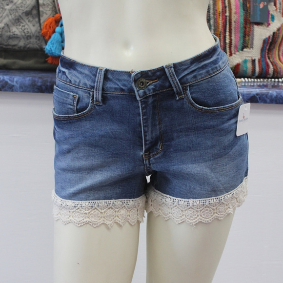 L&B Pants - L&B Denim Shorts with Crochet Trim - Vintage Wash Sz 6